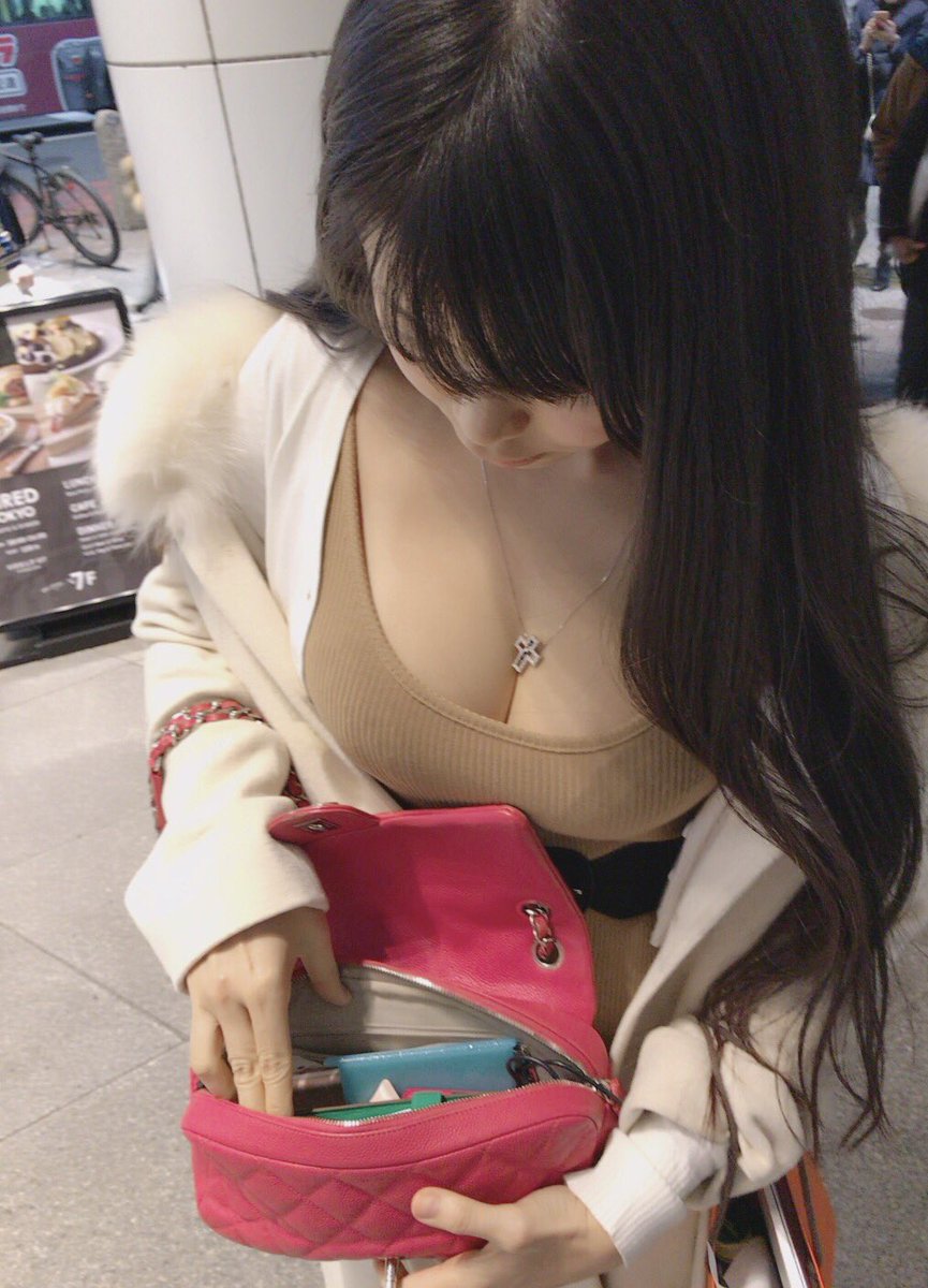 えっちな女の子の抜ける画像大放出！！タンクトップのお姉さんの無防備な谷間や、スーツのお姉さんの破かれたパンストが好きすぎる