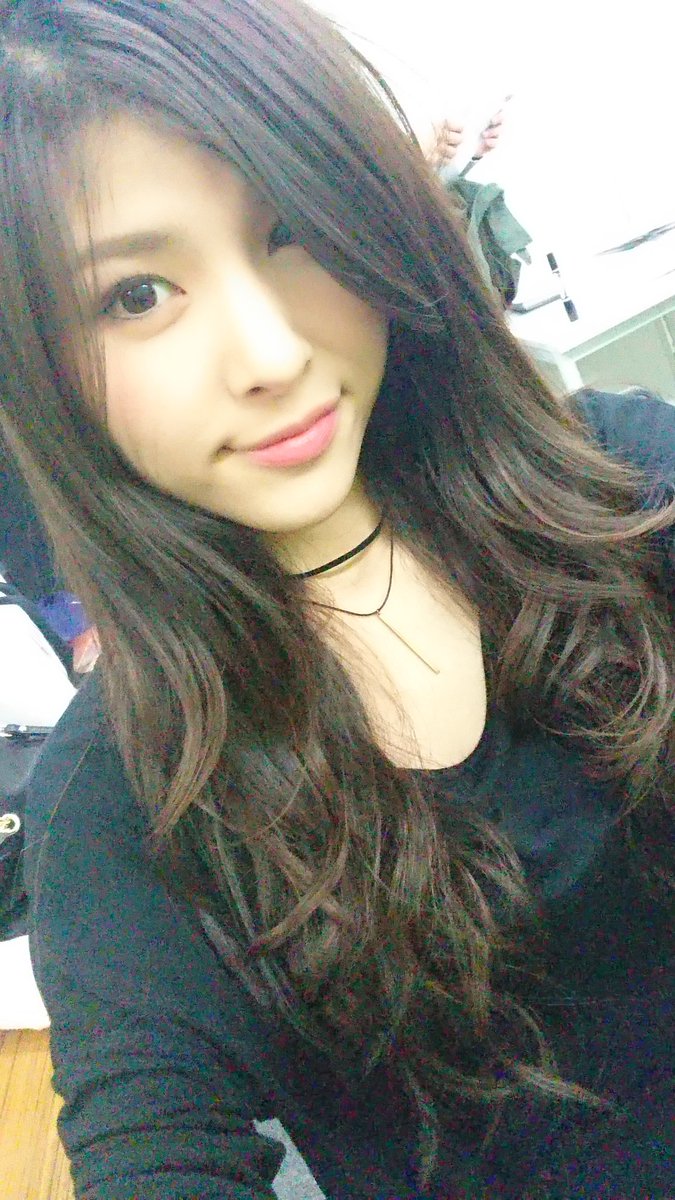 ドMとして調教されている女の子のAVエロ画像！！制服で雑に挿入されるバイブや、体に落書きされる女の子が抜ける