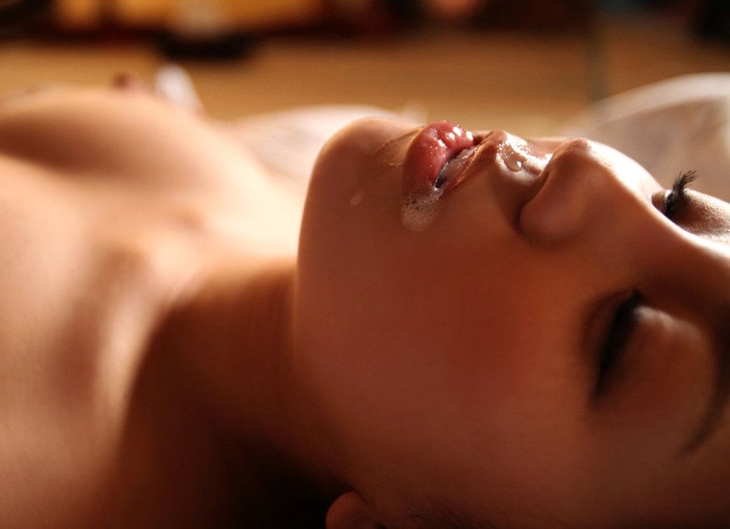 口にフィニッシュ！！女の子に口内射精しているエロ画像！！口元ドロドロの美女や、顔射されてる女の子がめちゃくちゃ抜ける