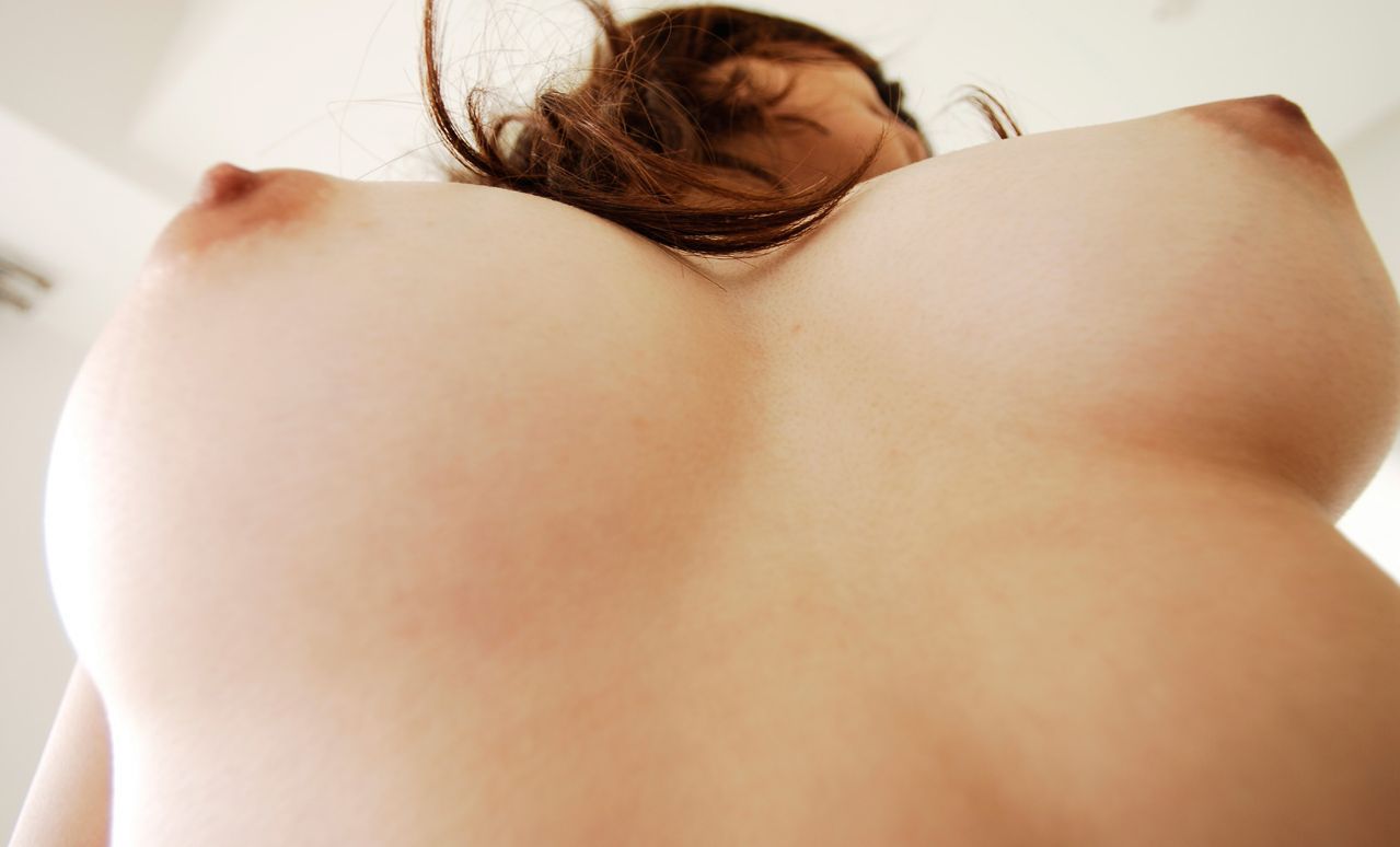 おっぱい図鑑！！胸が大きい女の子のエロ画像！！後ろから鷲掴みされる巨乳や、水着の日焼け跡がエロい美乳がエロすぎる