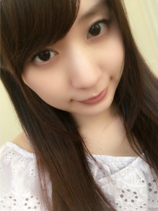 女の子２人とハーレム３ＰセックスしているAVエロ画像！！可愛い女の子が二人同時にフェラ！！騎乗位でハメながら乳首を舐められるのが最高すぎる
