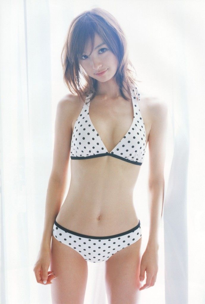 セクシーなおねえさんのエロ画像集！Ｔバックを履いた美脚のギャルや、はだけた浴衣から見える太ももが最高です