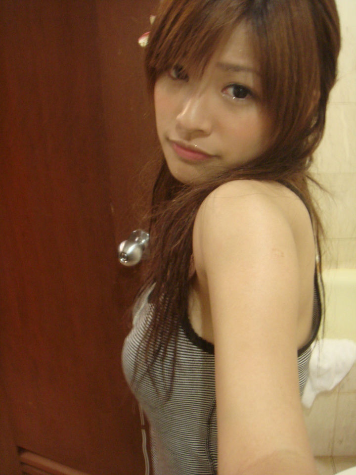 ただただ可愛い女の子の画像まとめ！！温泉でタオルを巻いただけの美少女や、体育座りをする水着の女の子が可愛すぎる