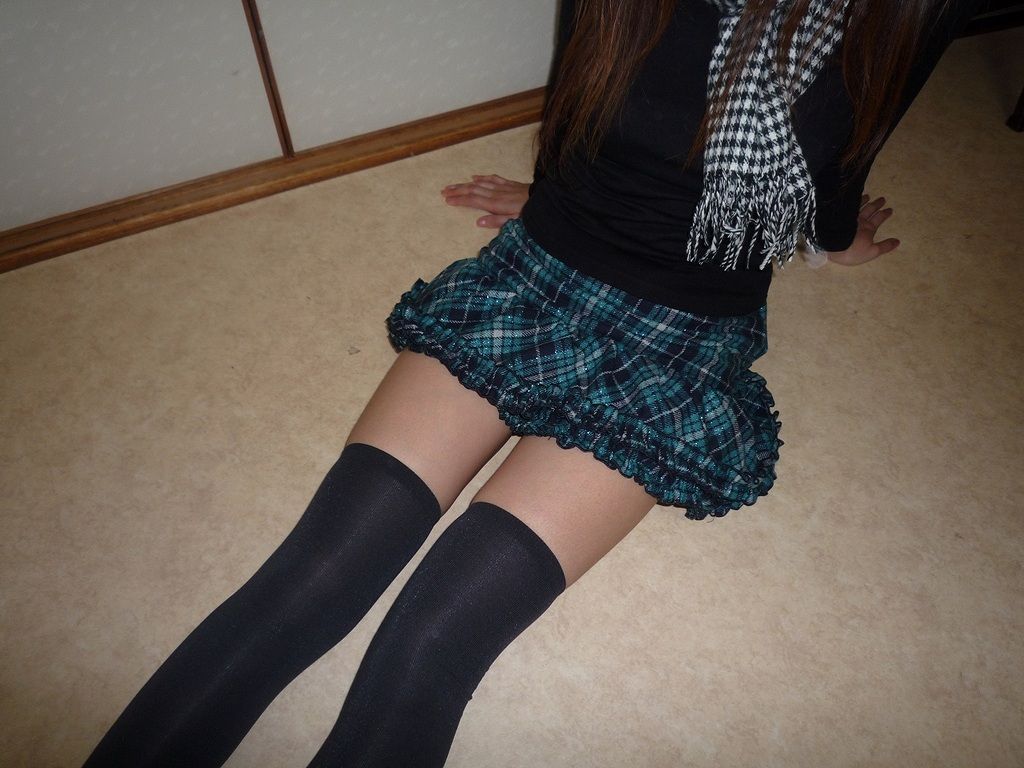 えっちなニーソの女の子の抜ける画像！！パンパンな太もものショートパンツの女の子や、美脚のツインテールの美少女がたまりません