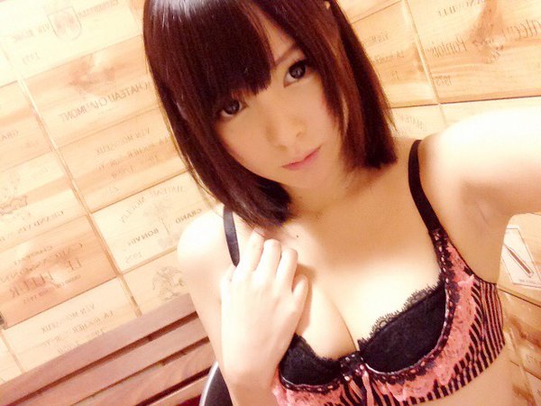 エロ可愛い女の子のAVエロ画像！！顔を見ながらフェラしてくれるおねえさんや、母乳を出しながらハメられる女の子が抜ける